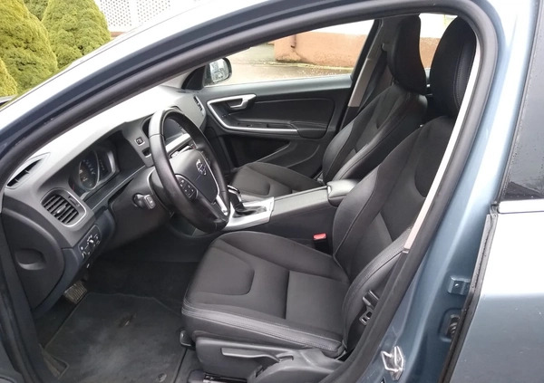 Volvo V60 cena 51900 przebieg: 190000, rok produkcji 2017 z Żelechów małe 67